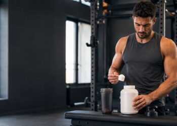 Creatina: para que serve, como tomar, benefícios e efeitos colaterais - Modelo Marcio (Major Model) - Men's Health Brasil