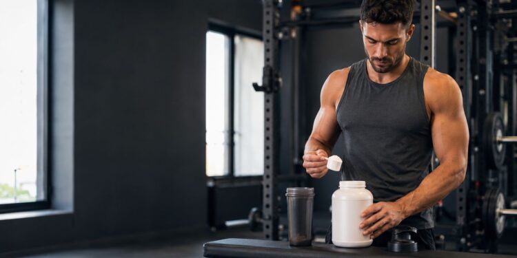 Creatina: para que serve, como tomar, benefícios e efeitos colaterais - Modelo Marcio (Major Model) - Men's Health Brasil